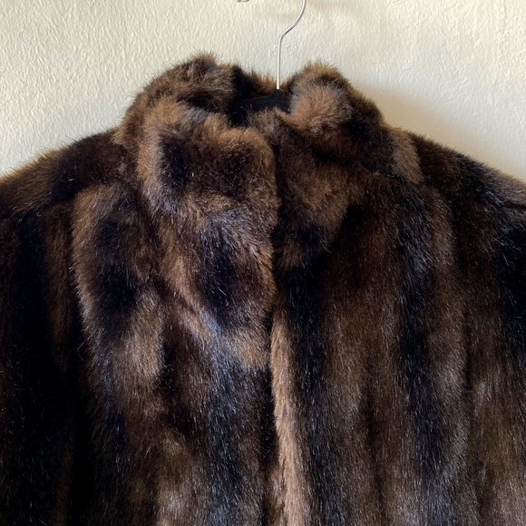 1940s Brown Faux Fur Cape with Rose Silk Faille Lining - Picture 2 of 9